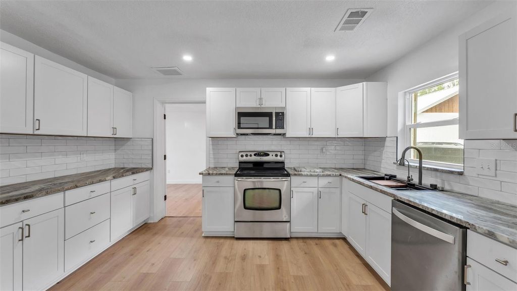 Photo of 3781 N Hiawatha Terrace, Crystal River, FL 34428 (MLS # L4960718)