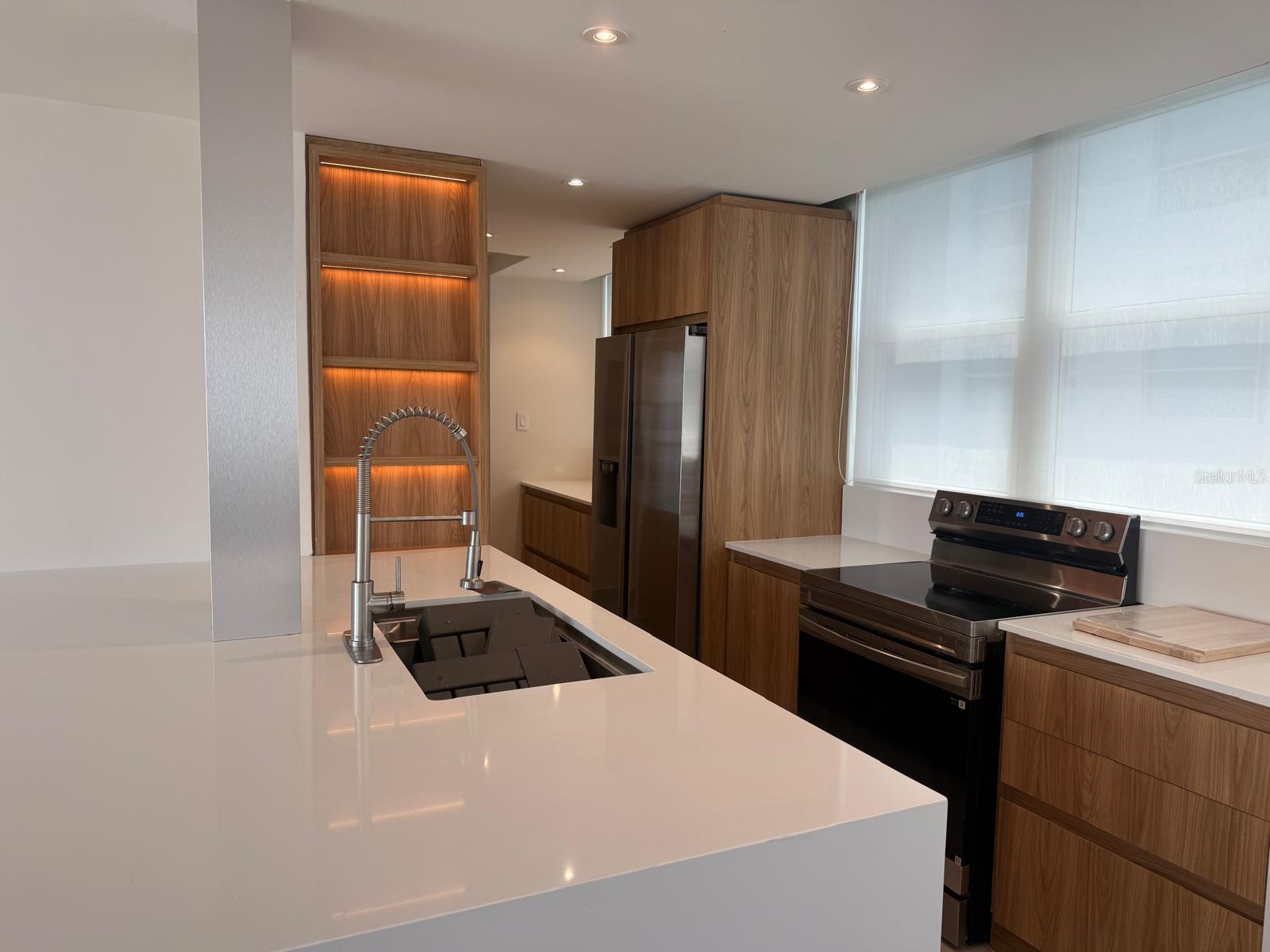 404 CONSTITUCION AVENUE 2106