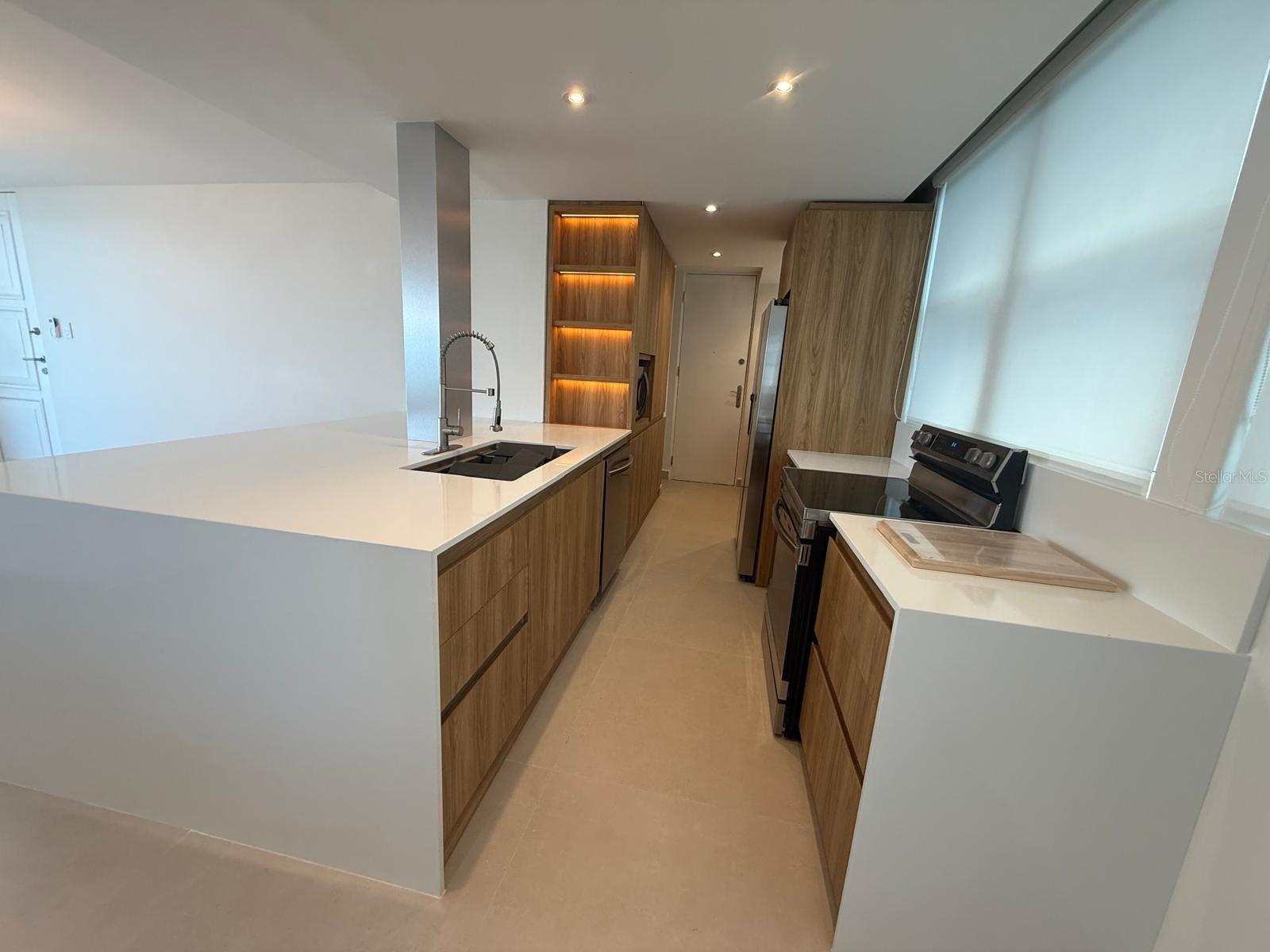 404 CONSTITUCION AVENUE 2106