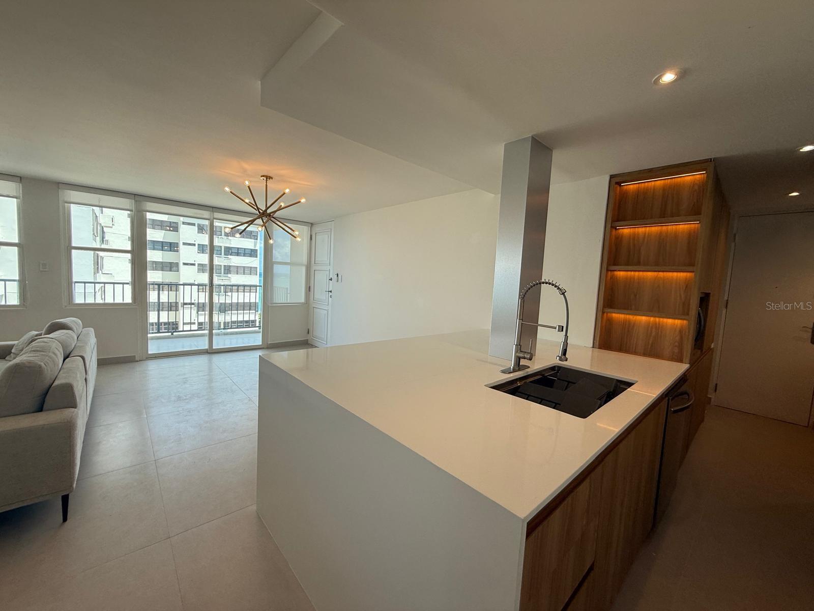 404 CONSTITUCION AVENUE 2106