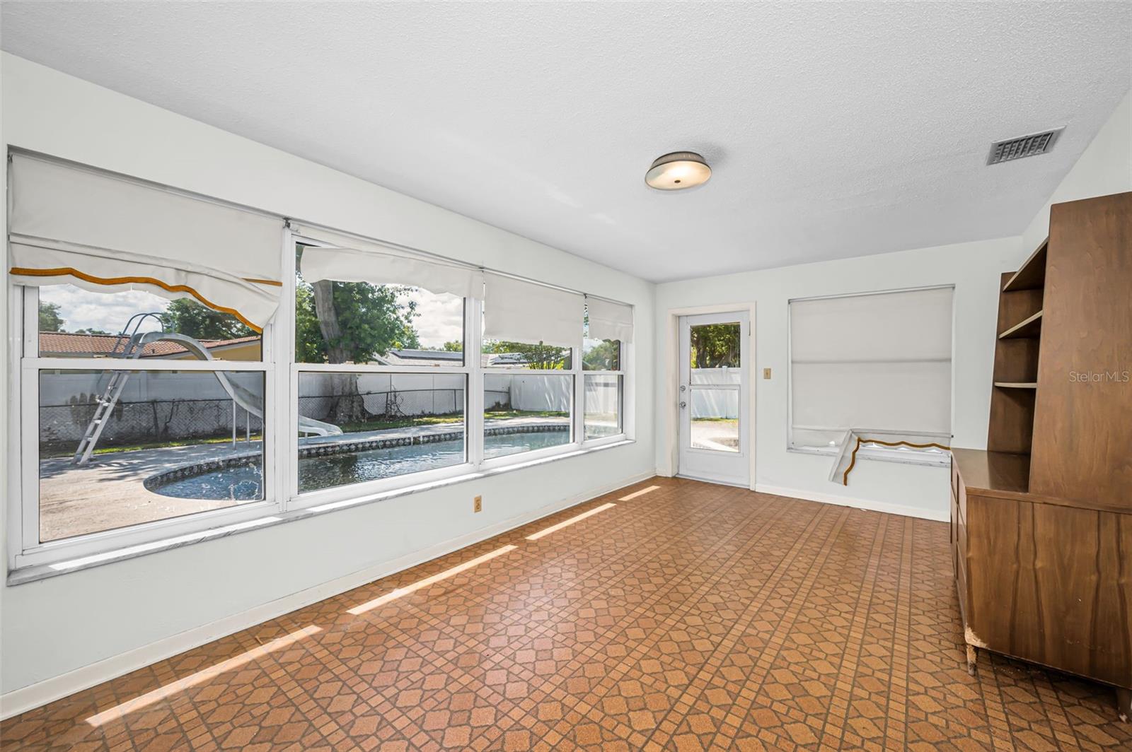 GROVEWOOD - Residential