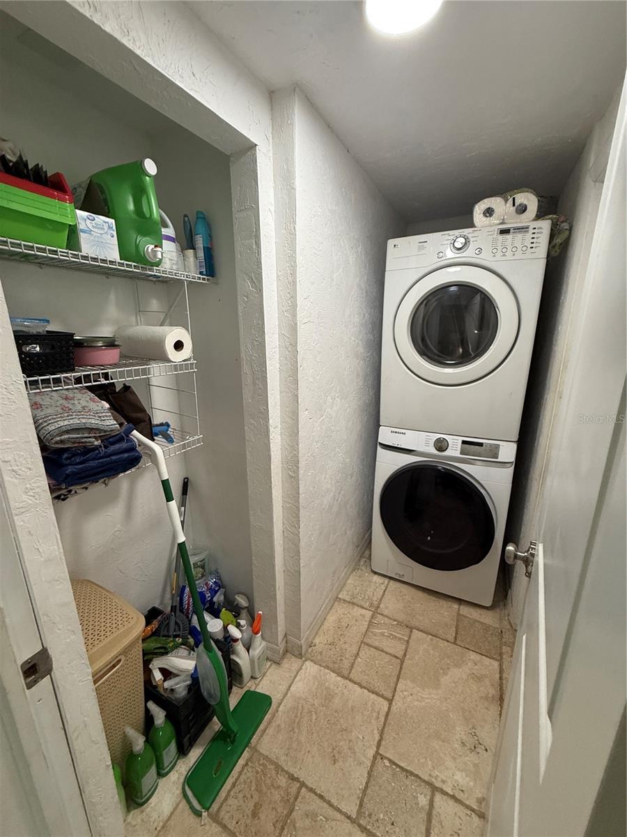 SOUTH VENICE - Residential