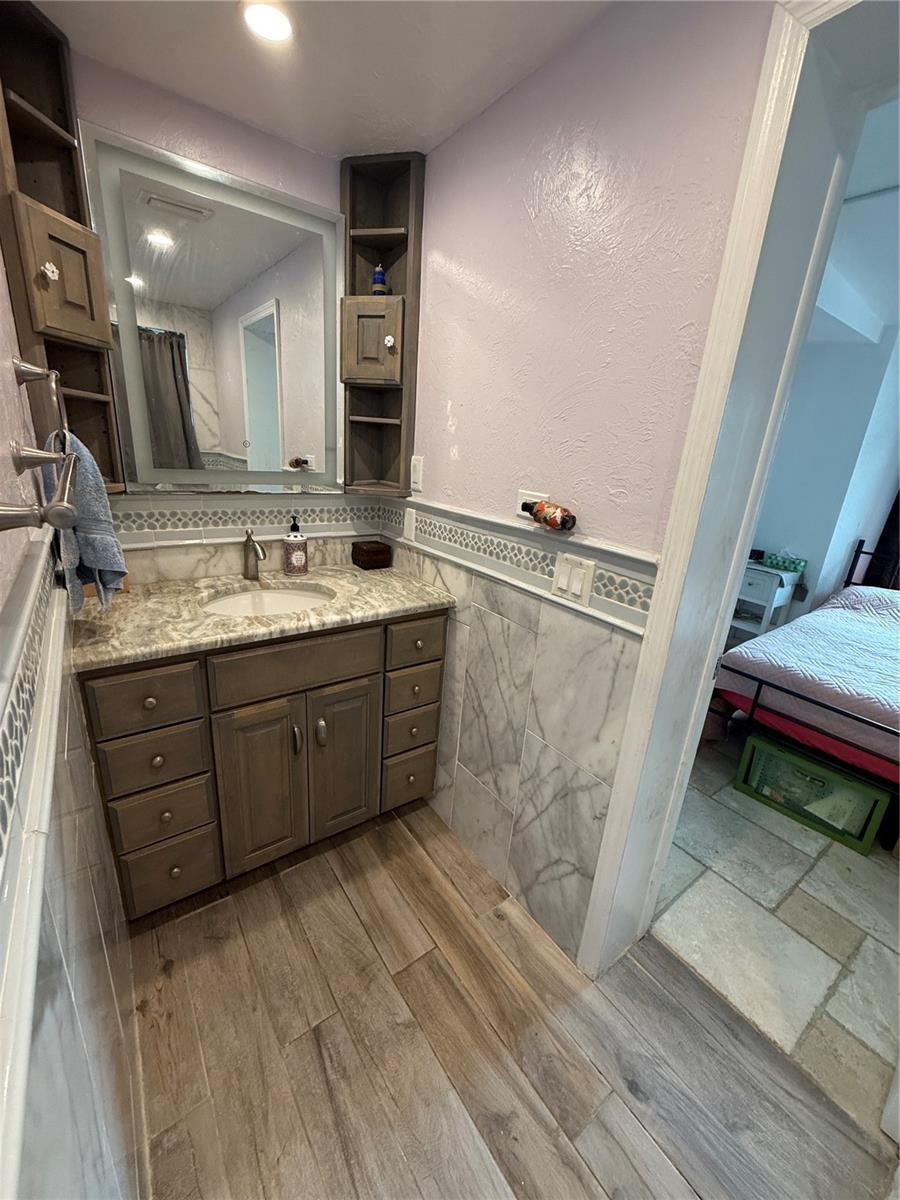 SOUTH VENICE - Residential