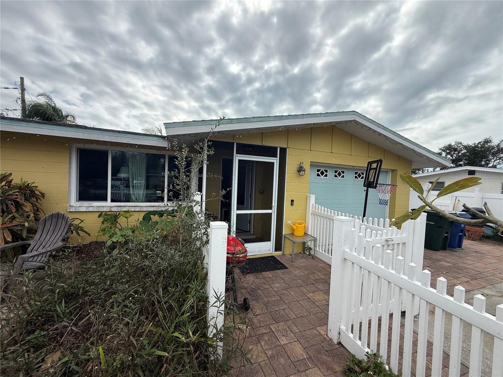 Photo of 644 Tanager Road, Venice, FL 34293 (MLS # TB8464936)