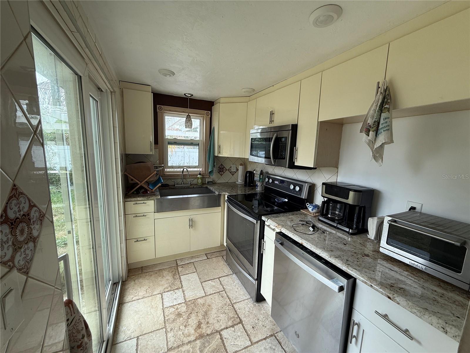 SOUTH VENICE - Residential