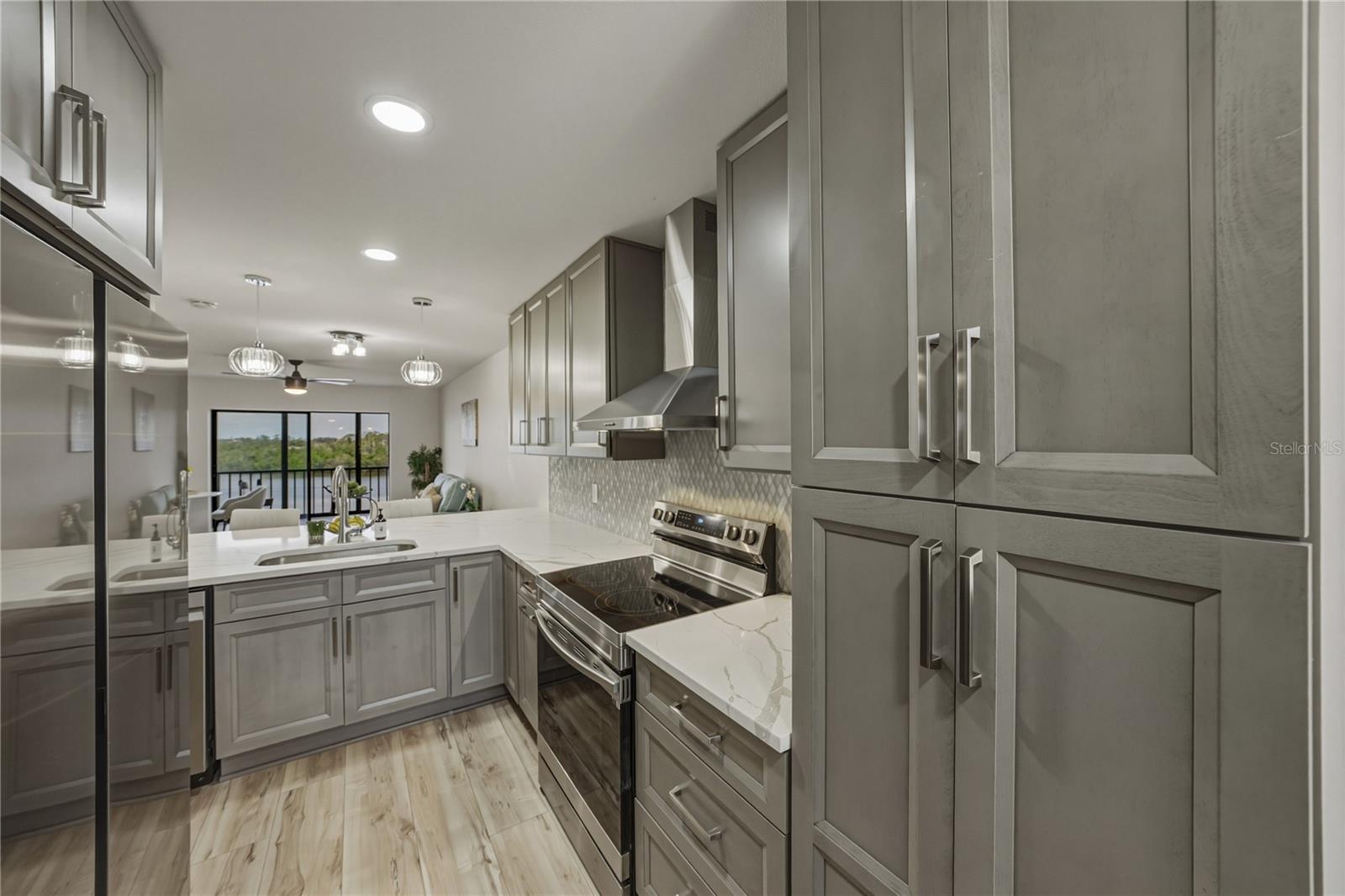 SAND PEBBLE POINTE CONDO 01 AMD 02 - Residential
