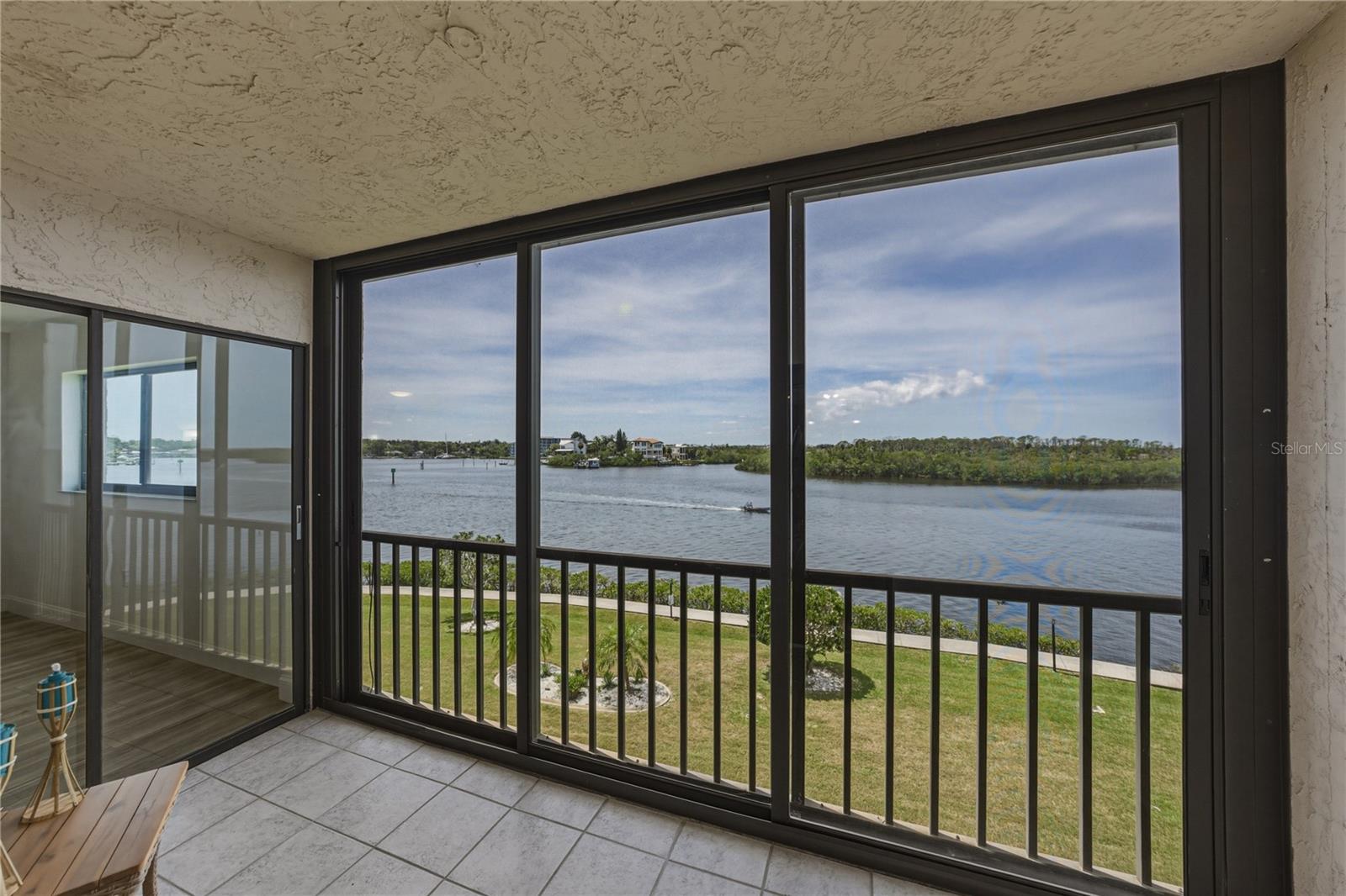SAND PEBBLE POINTE CONDO 01 AMD 02 - Residential