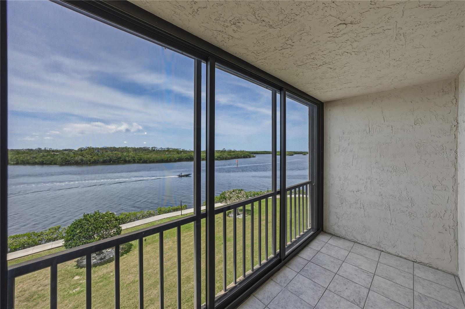 SAND PEBBLE POINTE CONDO 01 AMD 02 - Residential