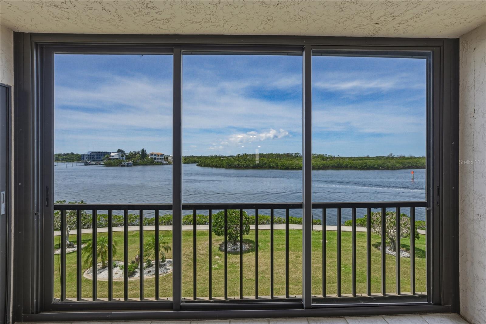 SAND PEBBLE POINTE CONDO 01 AMD 02 - Residential