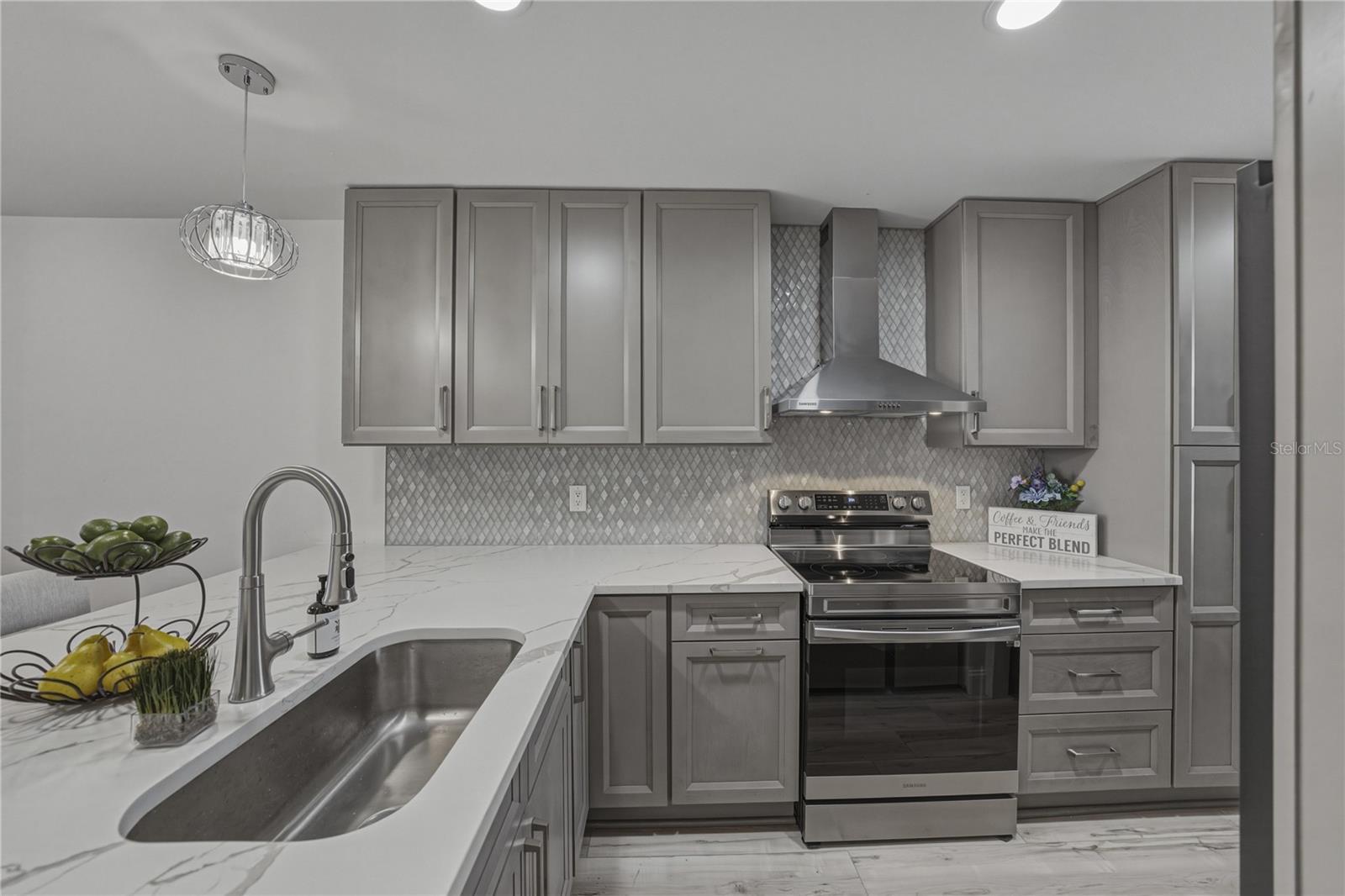 SAND PEBBLE POINTE CONDO 01 AMD 02 - Residential