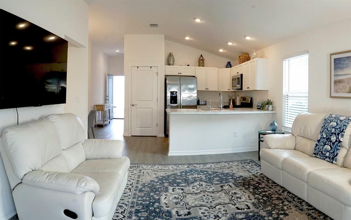 VILLAGES/SOUTHERN OAKS UN 212 - Residential