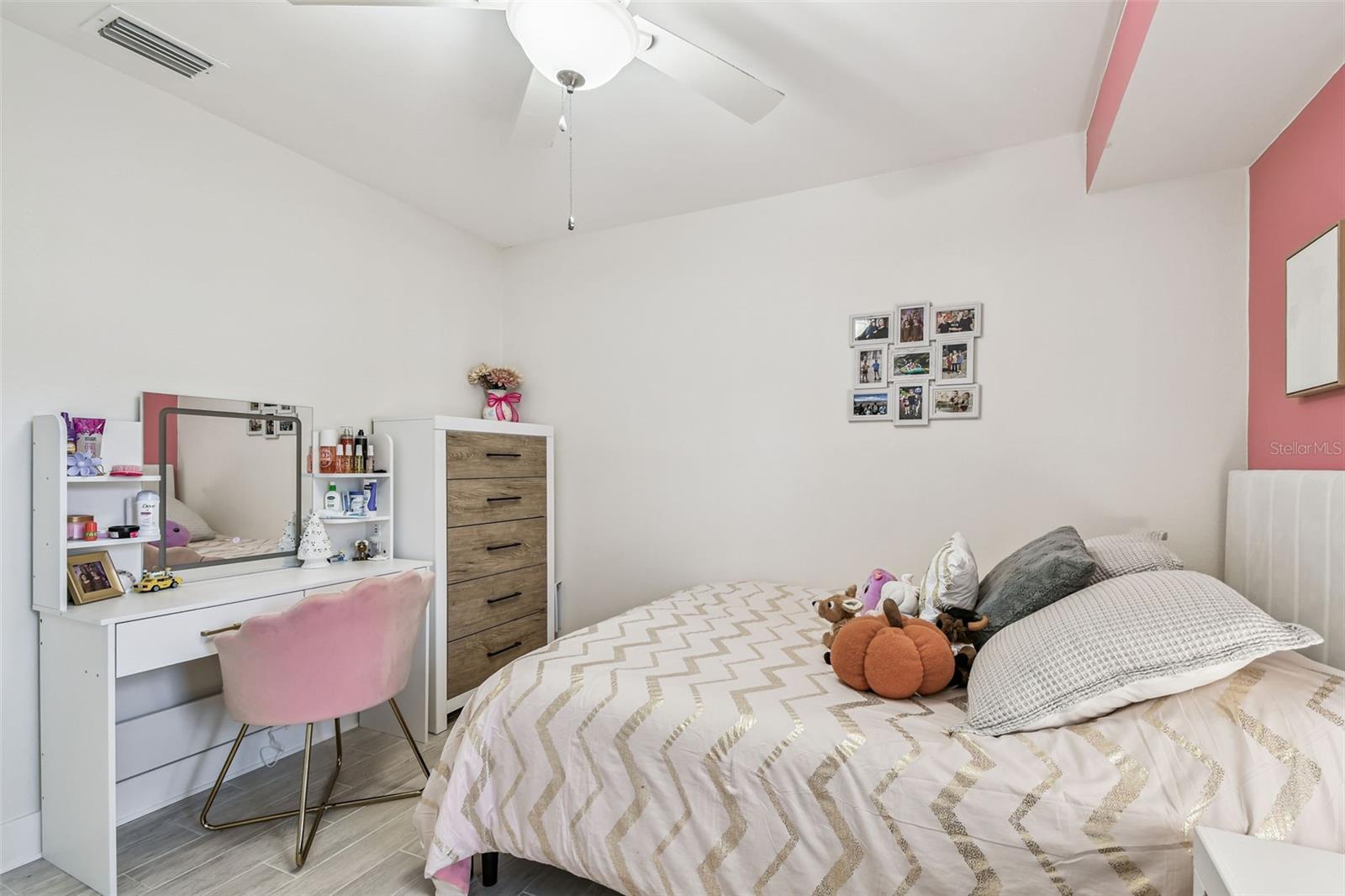 COUNTRY PLACE UNIT VI - Residential