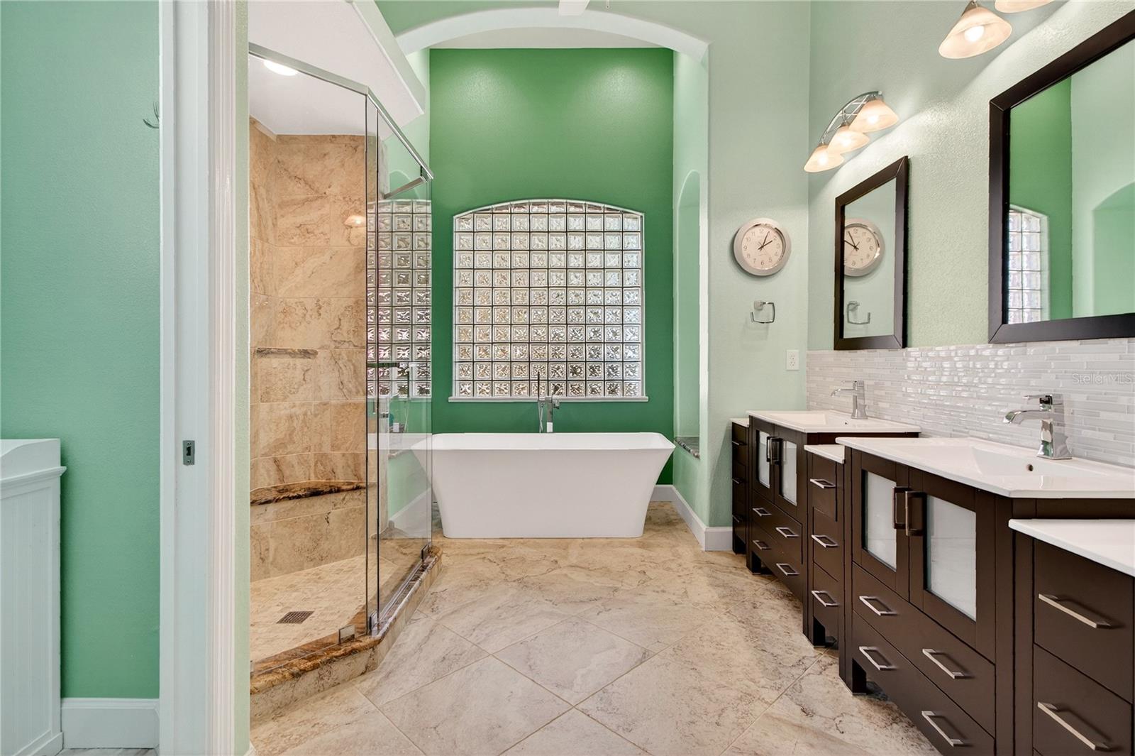 KINGSBRIDGE WEST - Residential