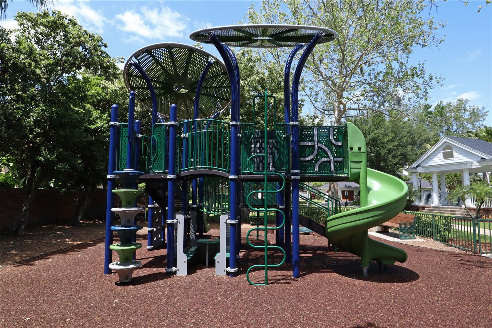 KINGSBRIDGE WEST - Residential