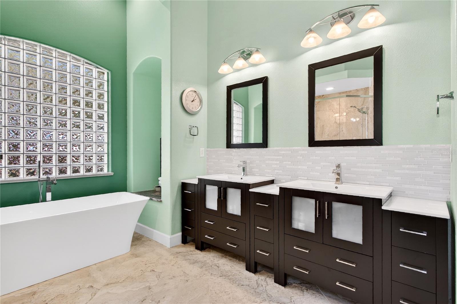 KINGSBRIDGE WEST - Residential