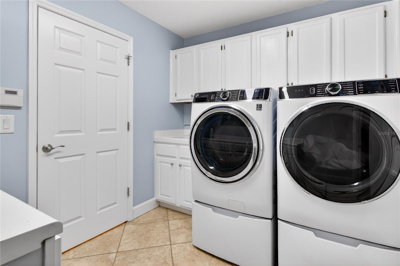 KINGSBRIDGE WEST - Residential