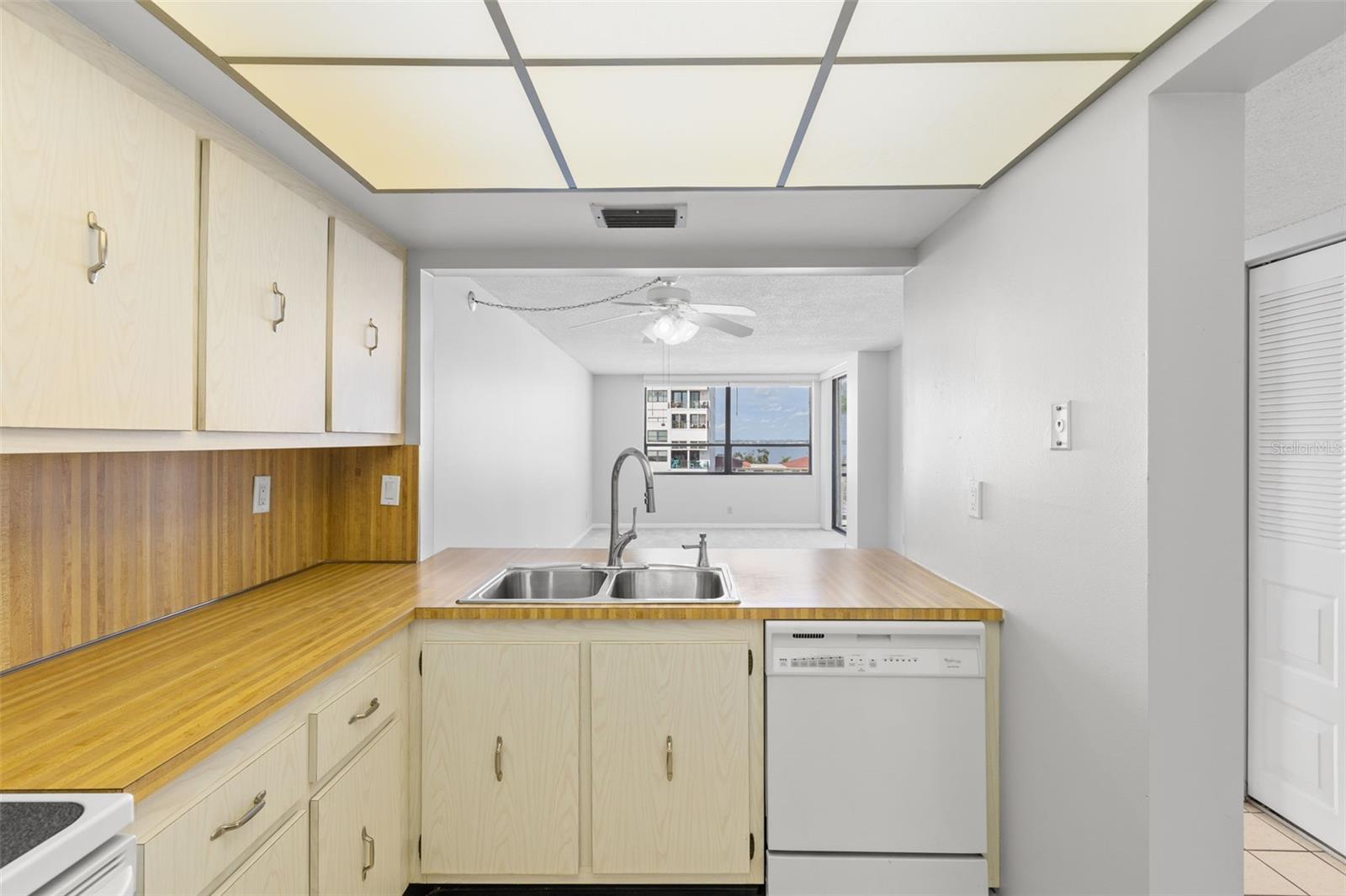 CASA DEL MAR V CONDO BLDG H, UNIT 503 - Residential