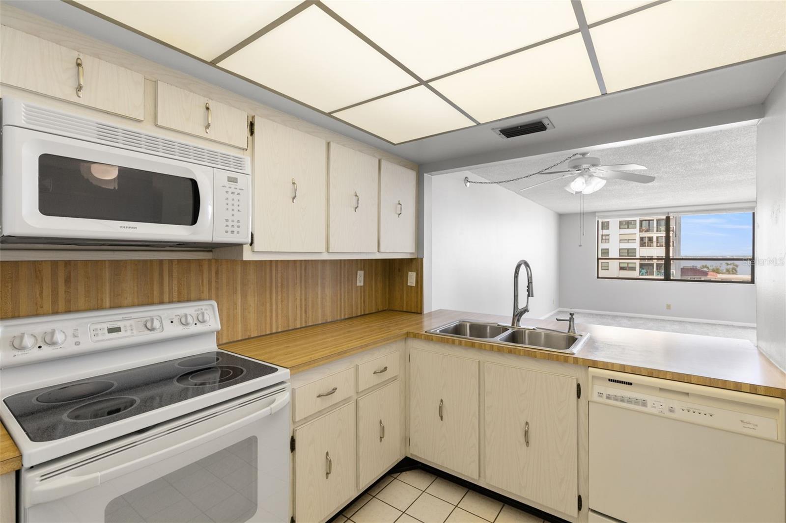 CASA DEL MAR V CONDO BLDG H, UNIT 503 - Residential