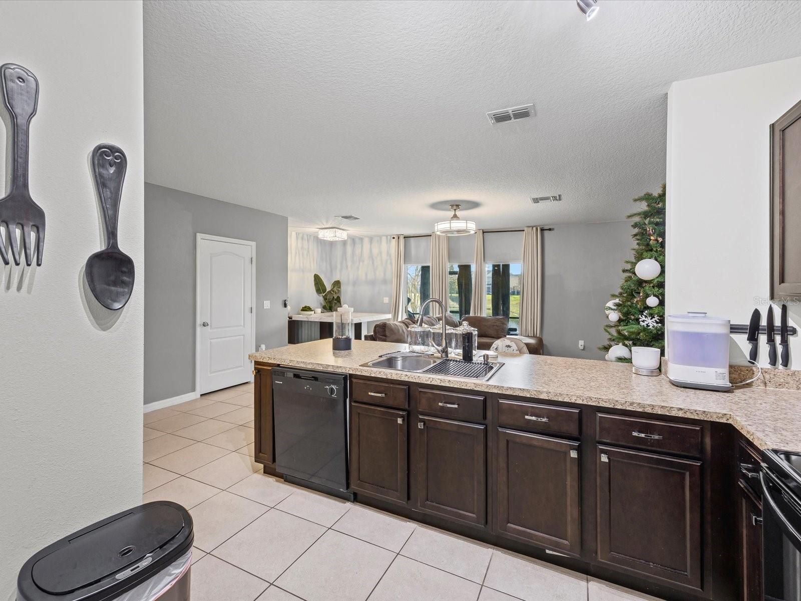 LAKE BLUFF/TOWN CENTER EAST-PH - Residential