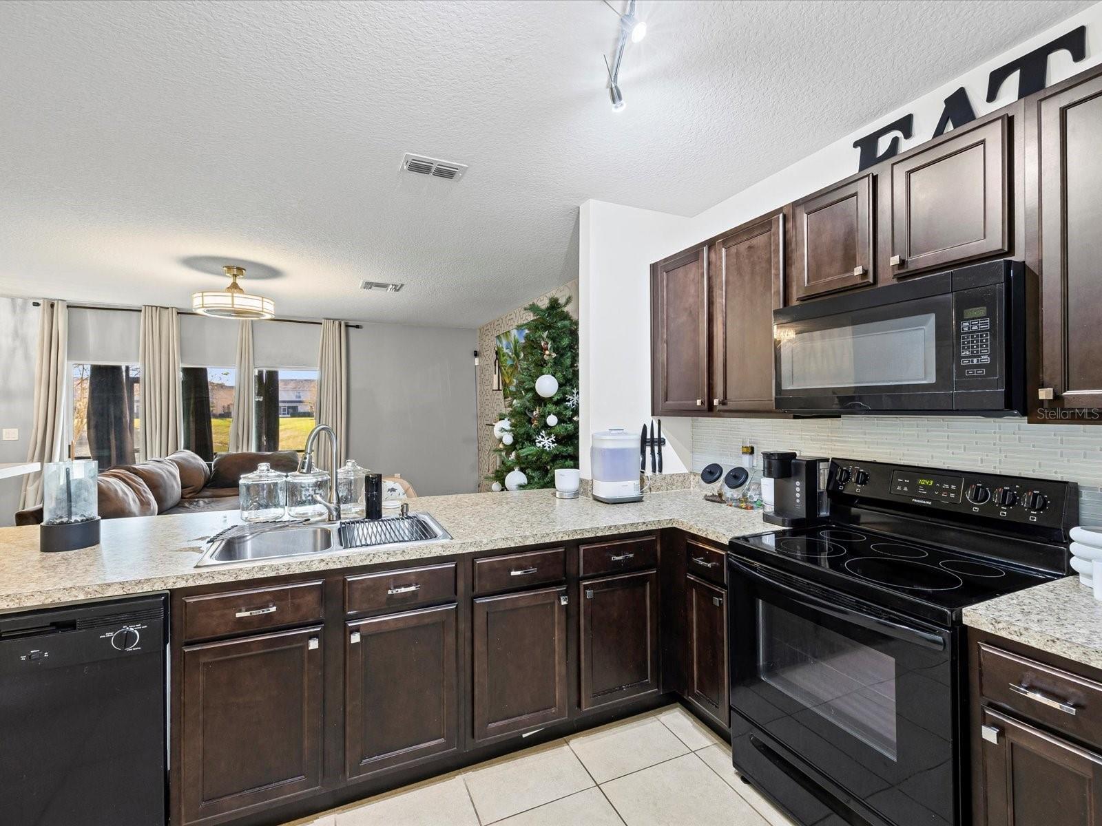 LAKE BLUFF/TOWN CENTER EAST-PH - Residential