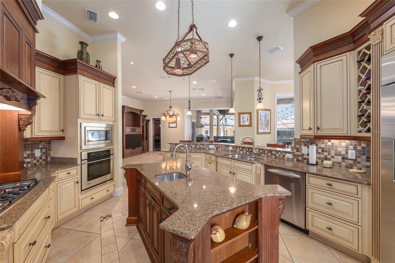 BELLECHASE LAURELS - Residential