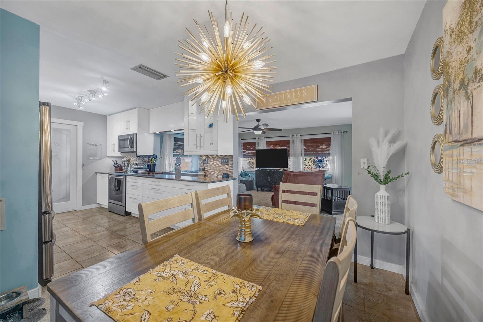 REPLAT OF CHARPIAS ADD - Residential