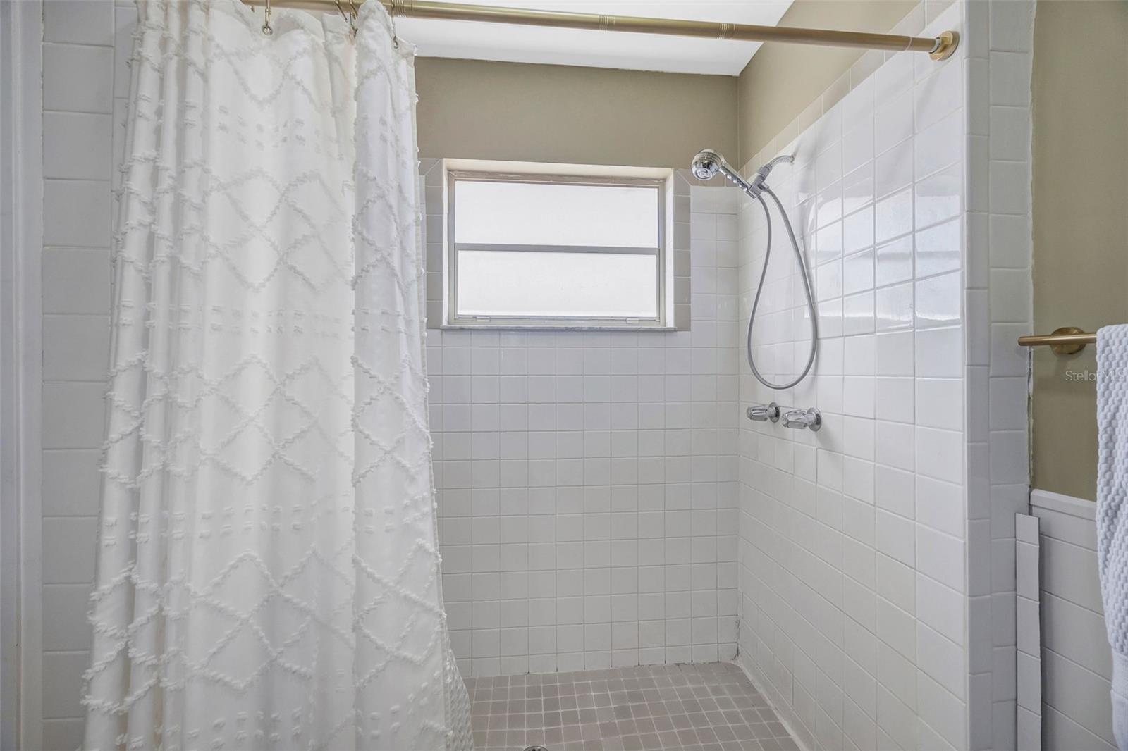 REPLAT OF CHARPIAS ADD - Residential