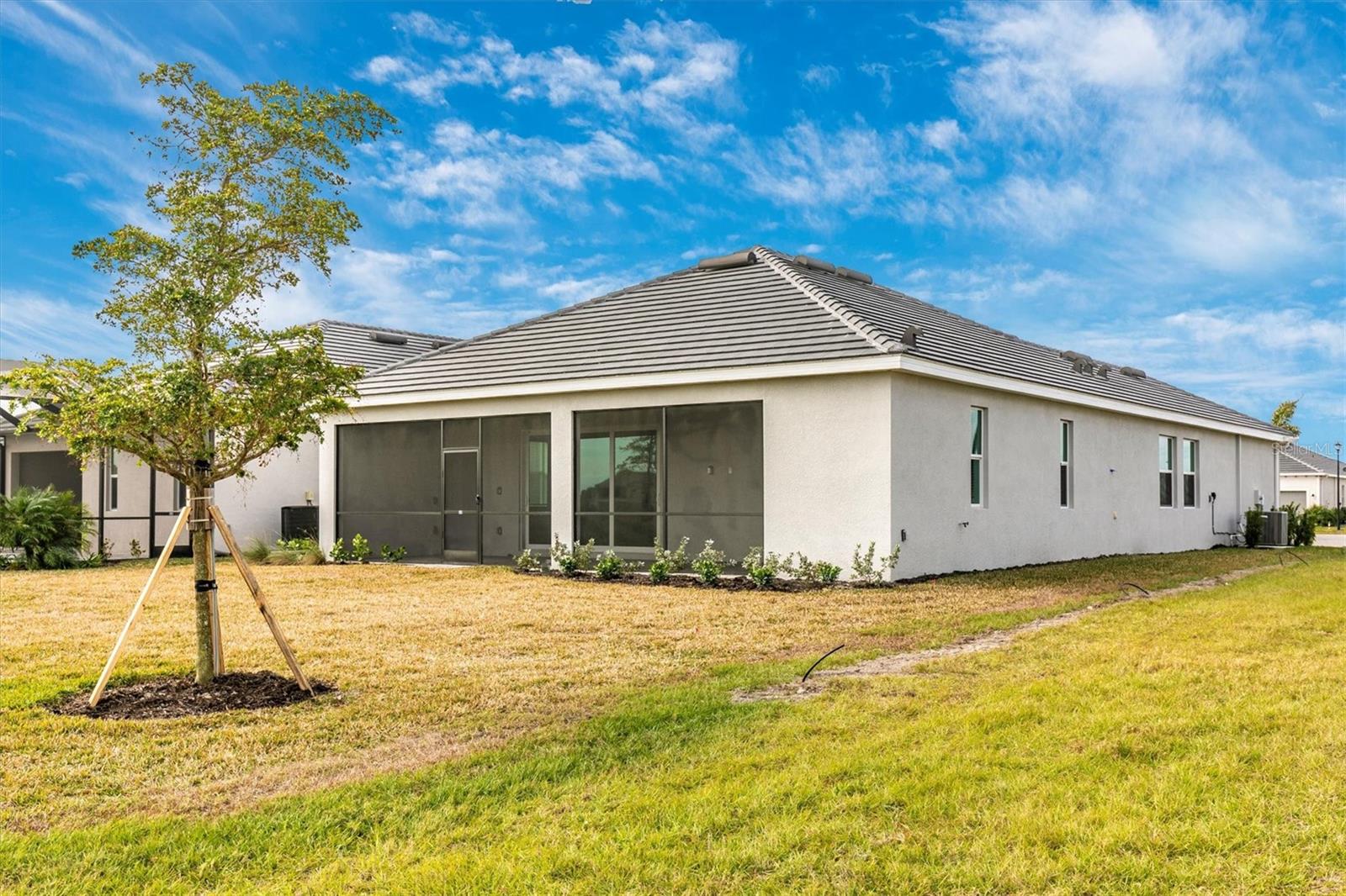 WELLEN PARK GOLF & COUNTRY CLUB - Residential Lease