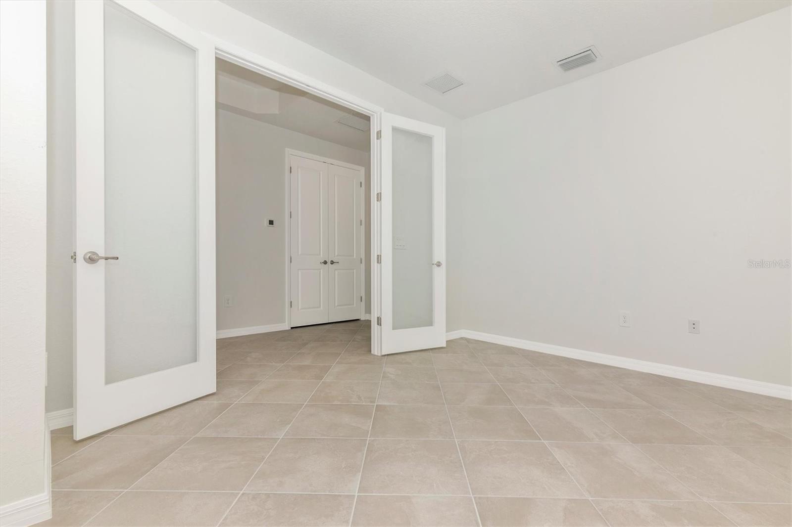 WELLEN PARK GOLF & COUNTRY CLUB - Residential Lease
