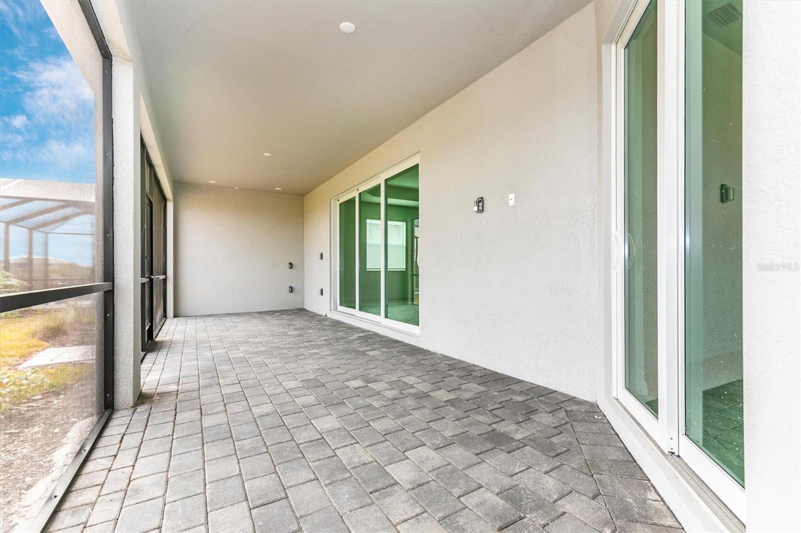 WELLEN PARK GOLF & COUNTRY CLUB - Residential Lease