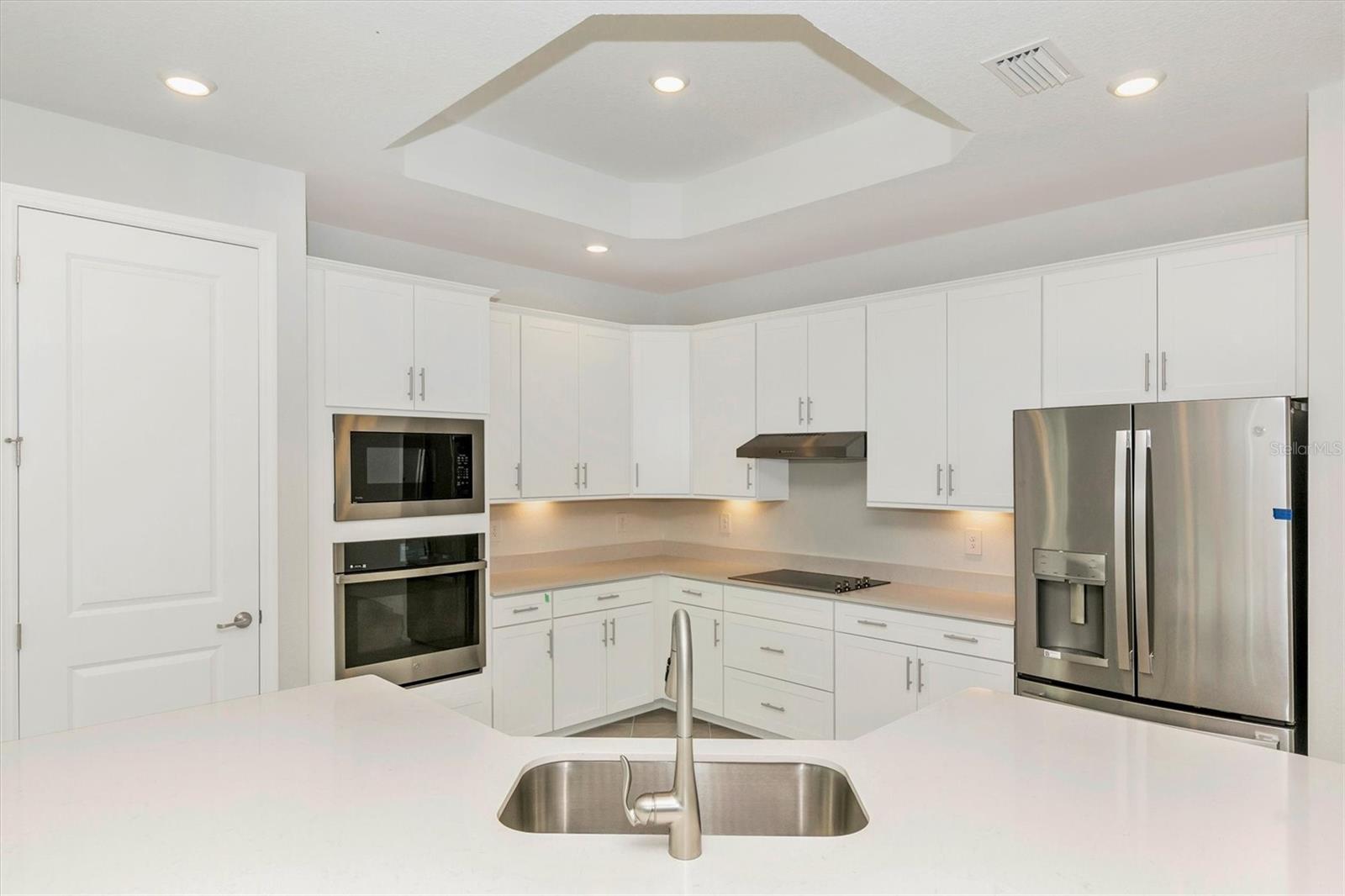 WELLEN PARK GOLF & COUNTRY CLUB - Residential Lease