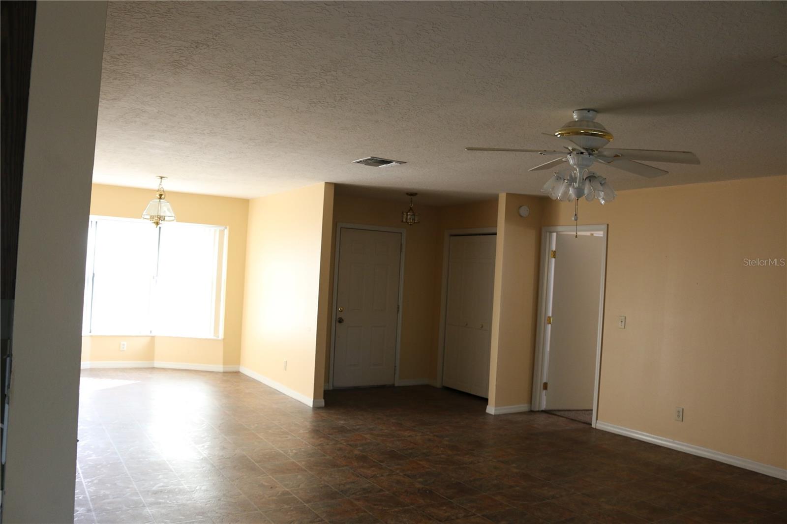 RAINBOW SPGS COUNTRY CLUB ESTATE - Residential Lease