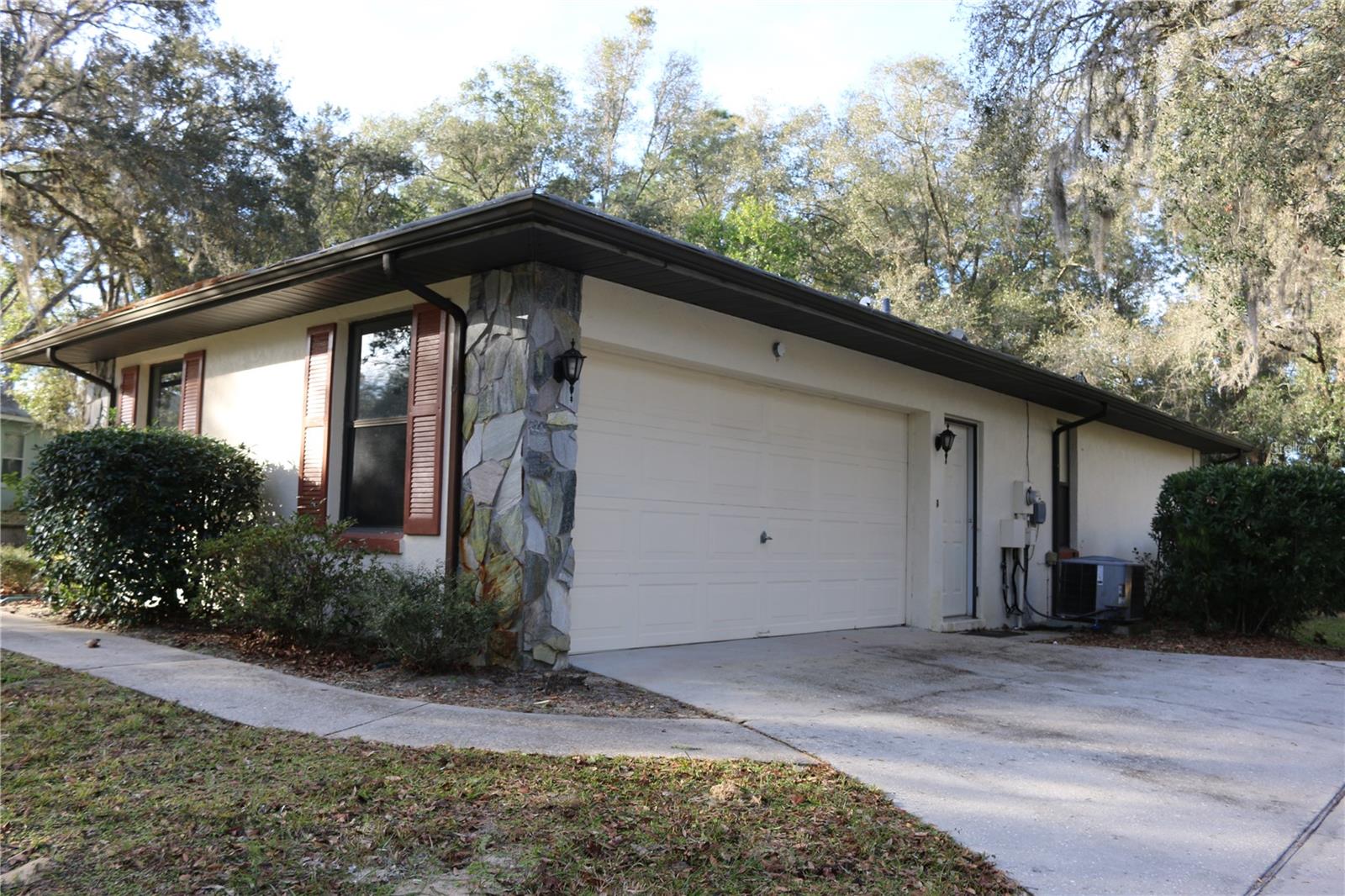 RAINBOW SPGS COUNTRY CLUB ESTATE - Residential Lease