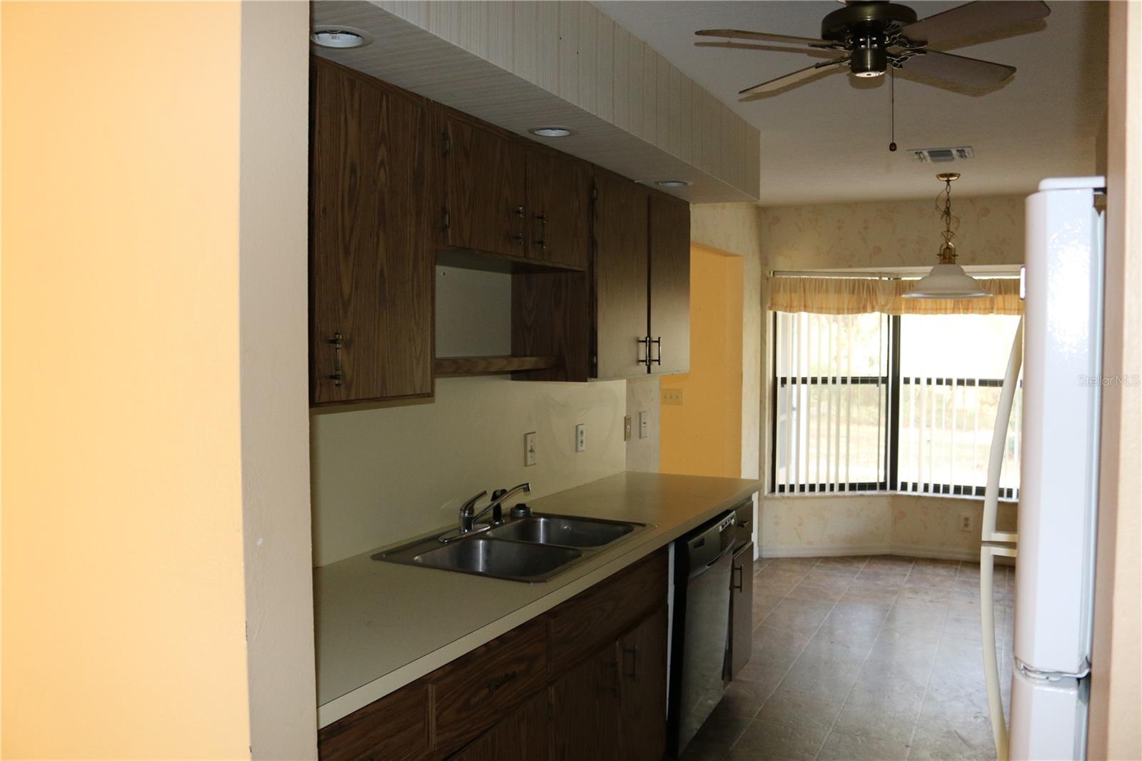 RAINBOW SPGS COUNTRY CLUB ESTATE - Residential Lease