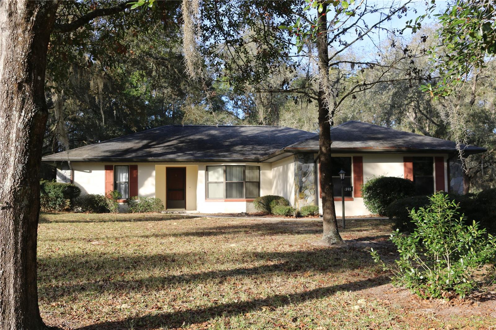 2 Bedroom 2 Bath rental in Rainbow Springs. Close to the Rainbow River and City of Dunnellon.