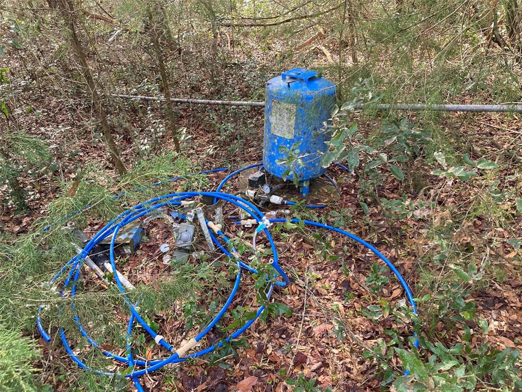 UNIVERSITY OAKS - Land