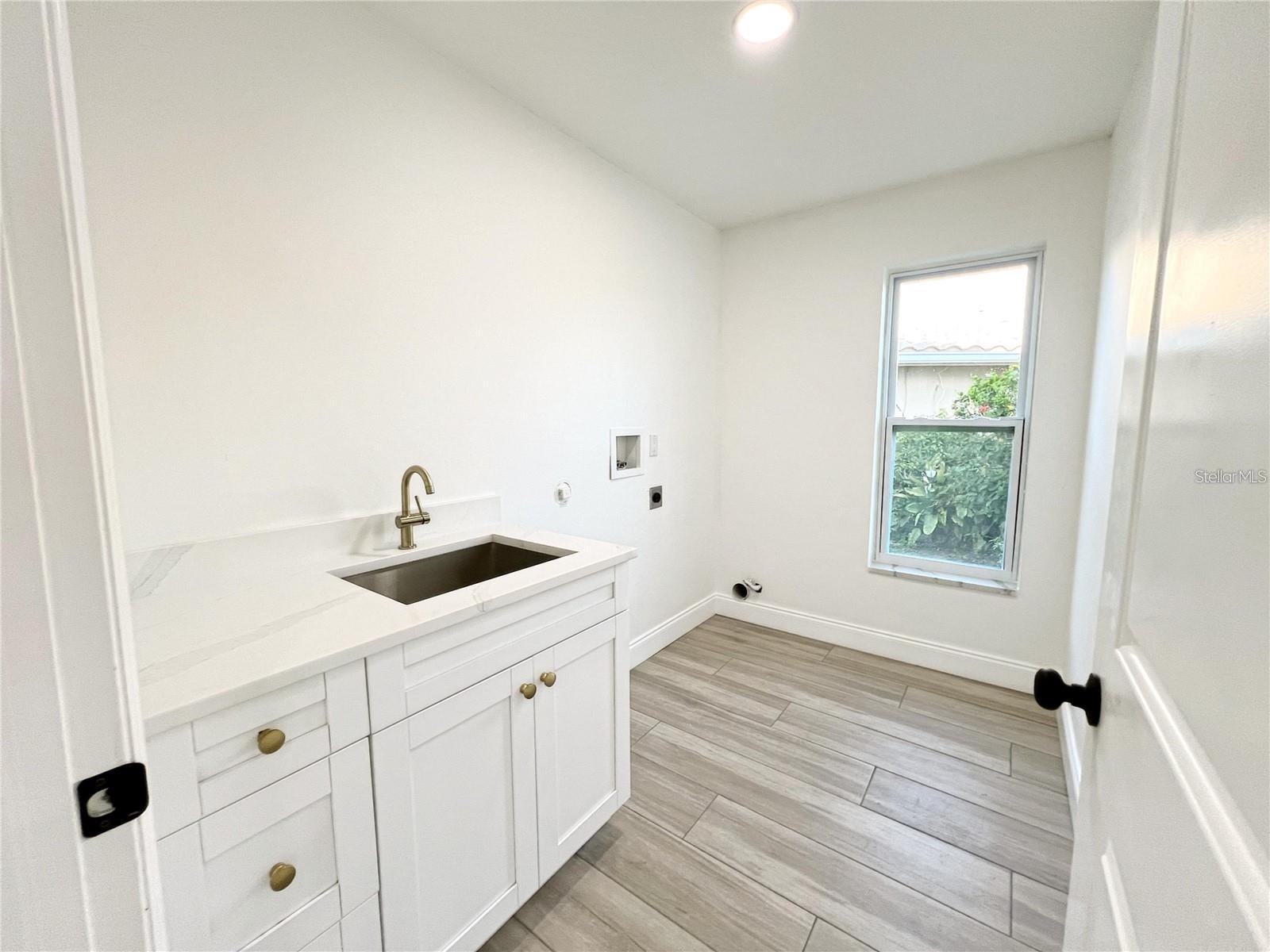 BAYSIDE VILLAGE - Residential