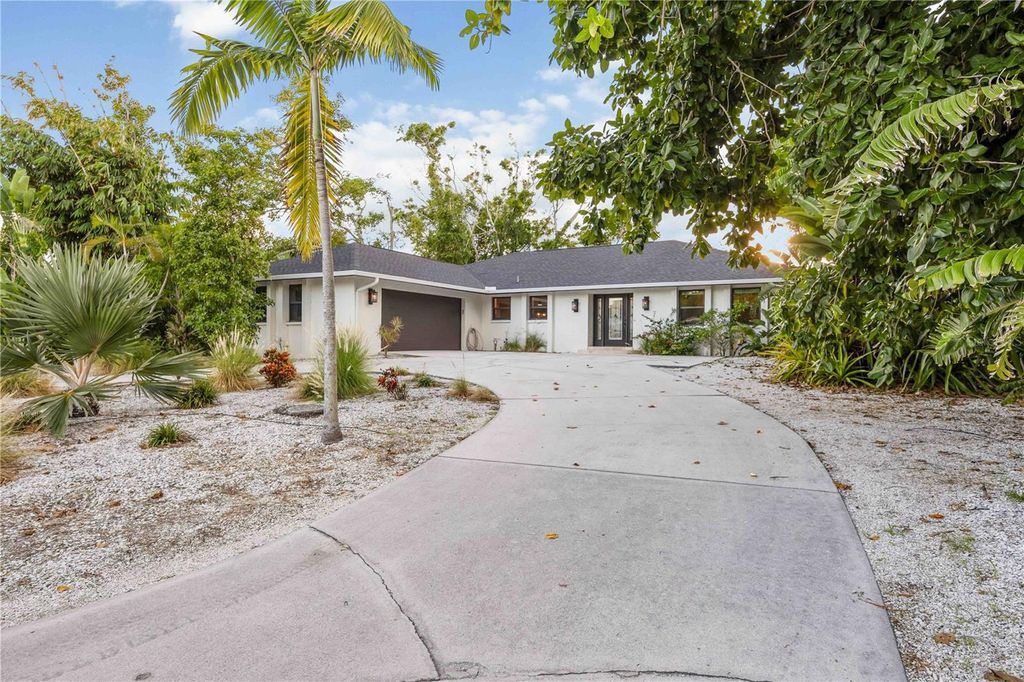 Photo of 635 Tropical Circle, Sarasota, FL 34242 (MLS # A4668594)