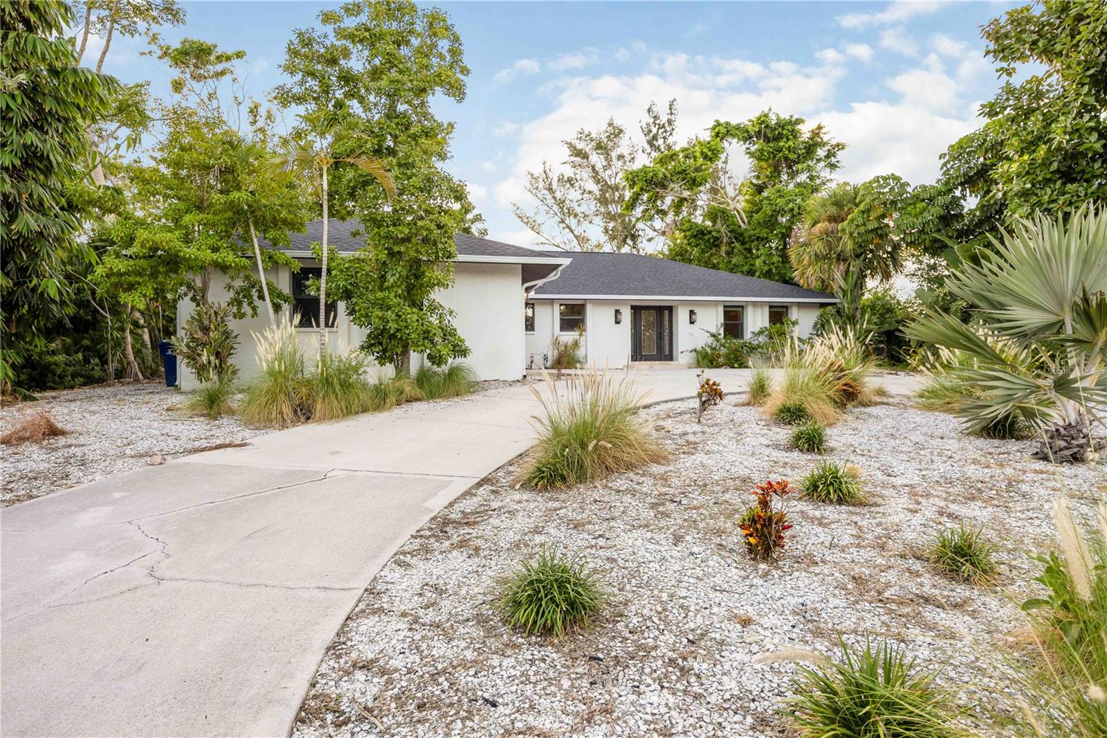 635 TROPICAL CIRCLE