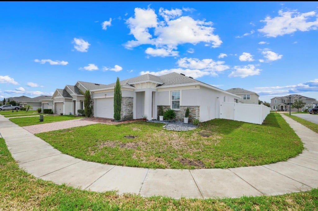 Photo of 935 Benjamin Trail, Davenport, FL 33837 (MLS # O6442229)