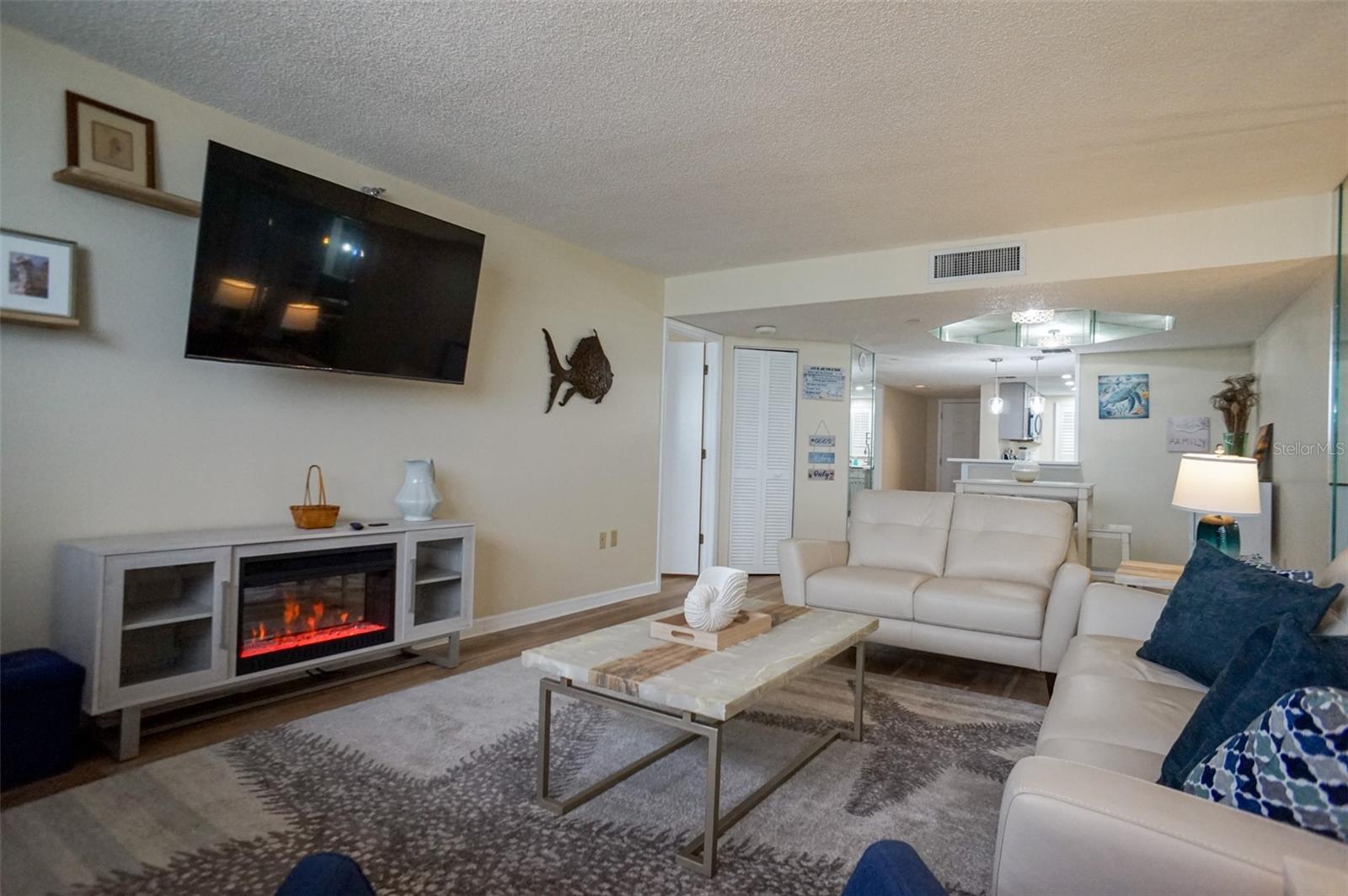 LIGHTHOUSE TOWERS CONDO - Residential Lease