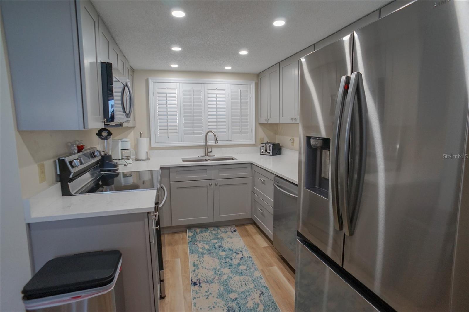 LIGHTHOUSE TOWERS CONDO - Residential Lease