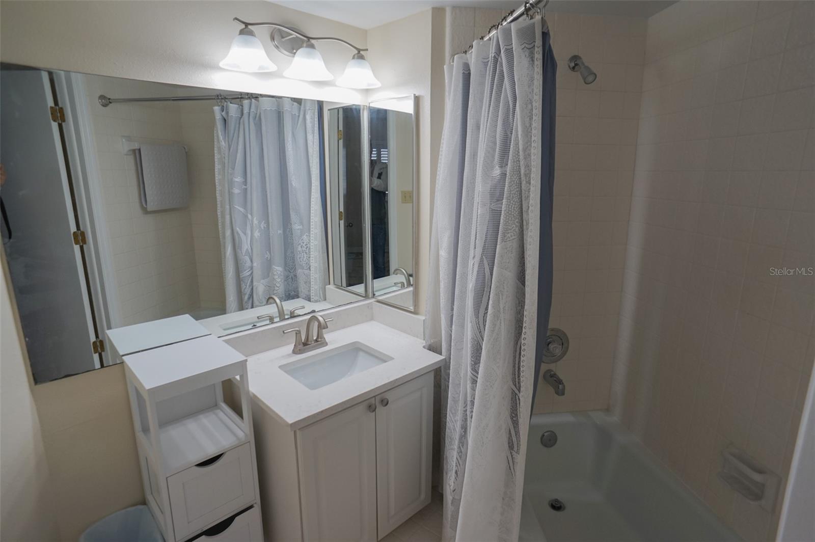 LIGHTHOUSE TOWERS CONDO - Residential Lease