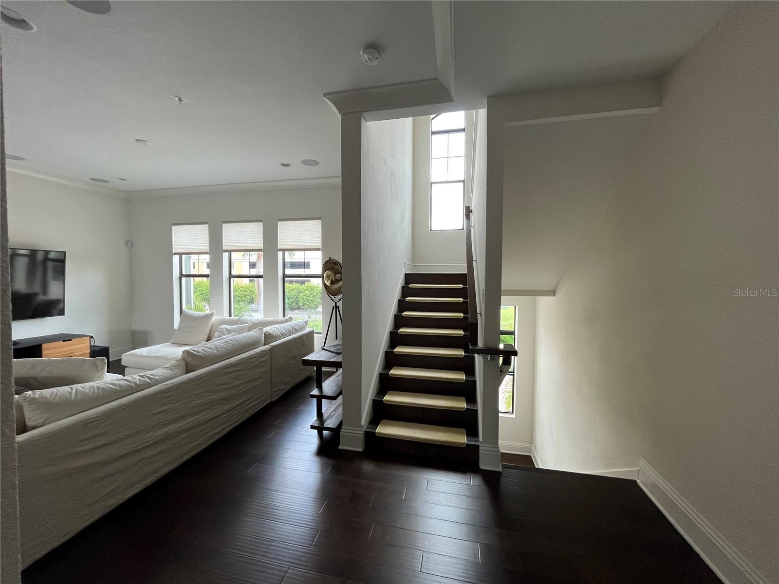 VALENCIA ROSEMARY PLACE TWNHMS - Residential Lease