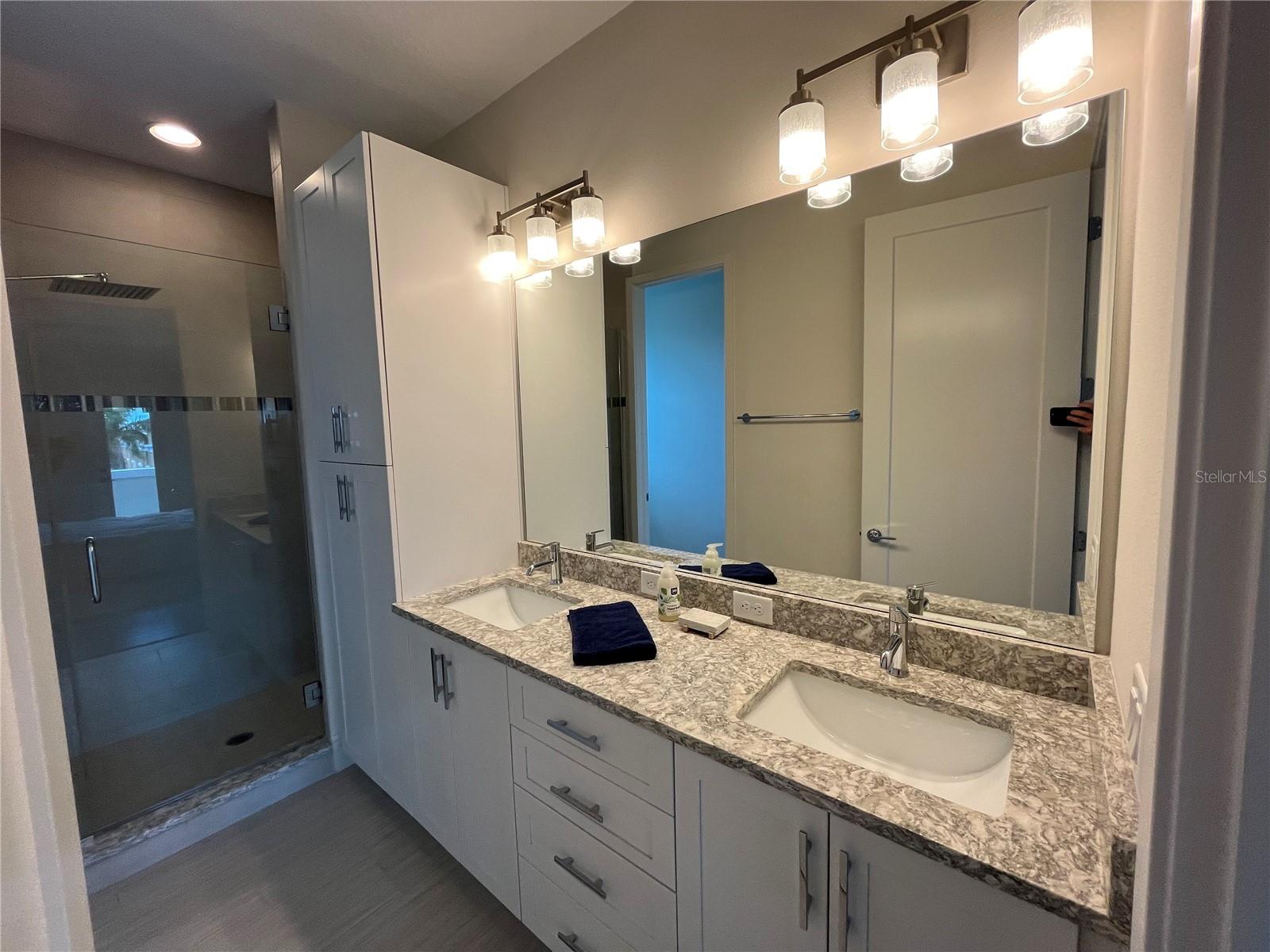 VALENCIA ROSEMARY PLACE TWNHMS - Residential Lease