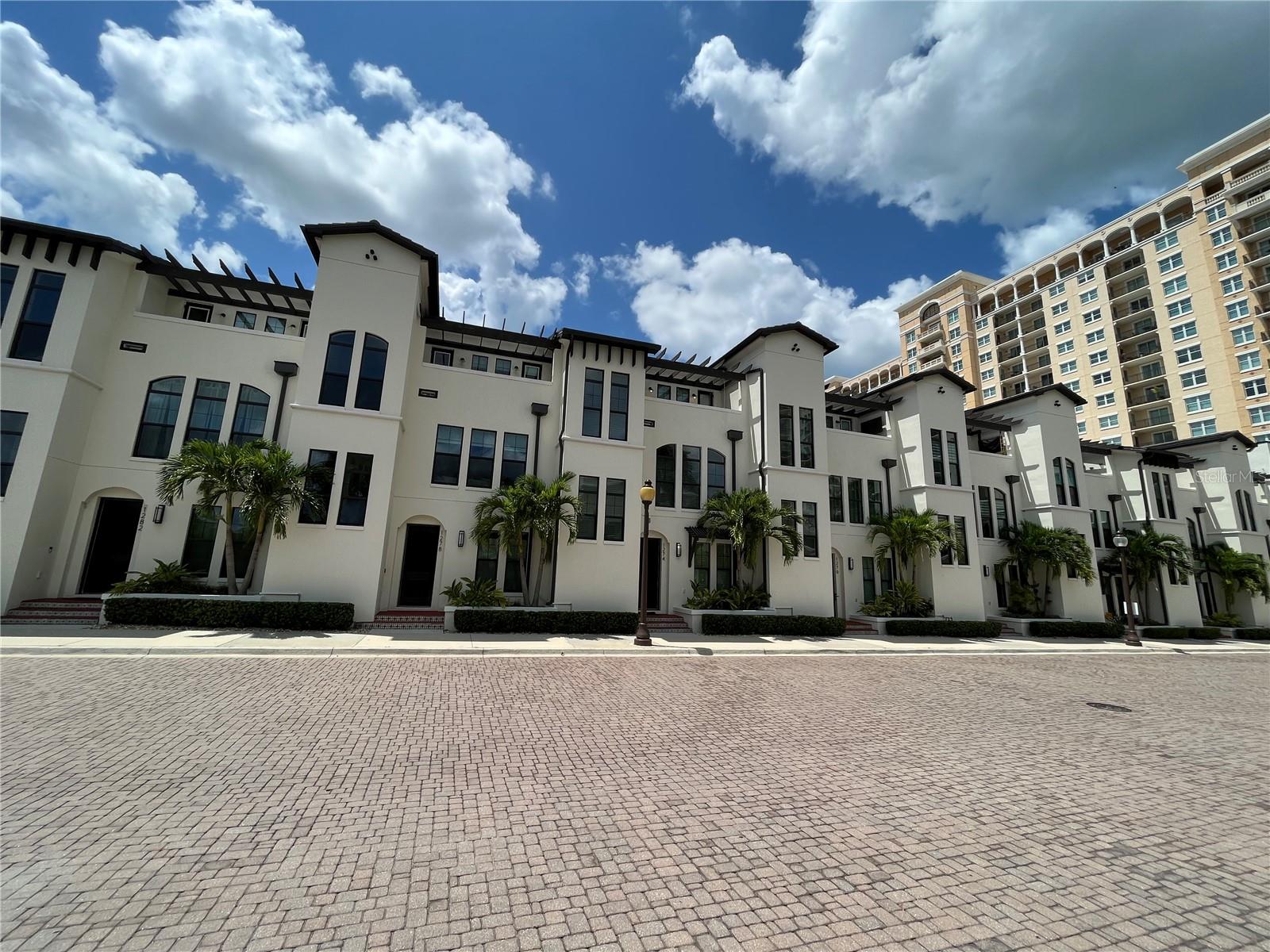 VALENCIA ROSEMARY PLACE TWNHMS - Residential Lease