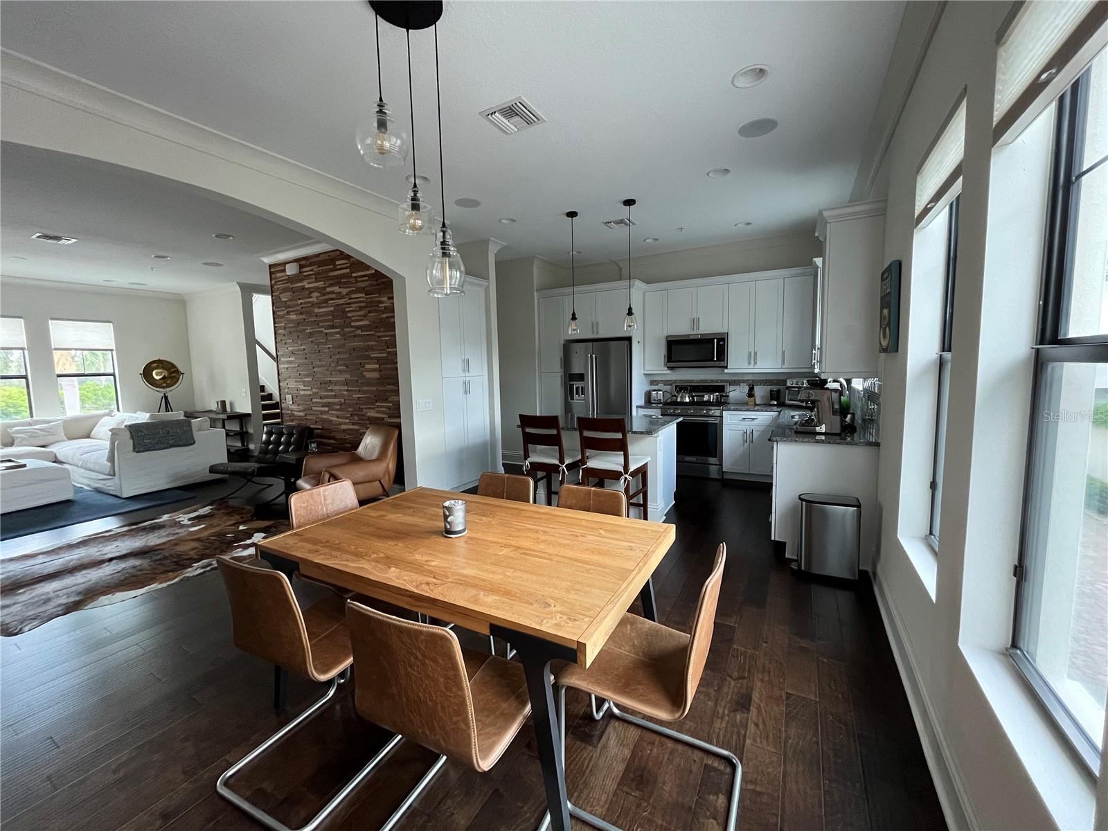 VALENCIA ROSEMARY PLACE TWNHMS - Residential Lease