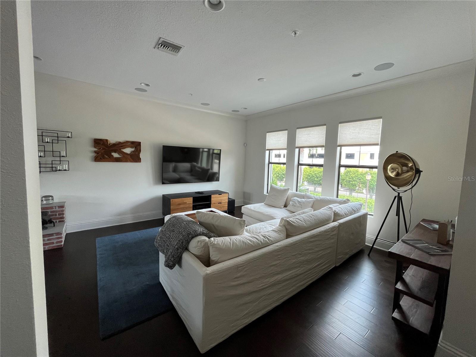 VALENCIA ROSEMARY PLACE TWNHMS - Residential Lease