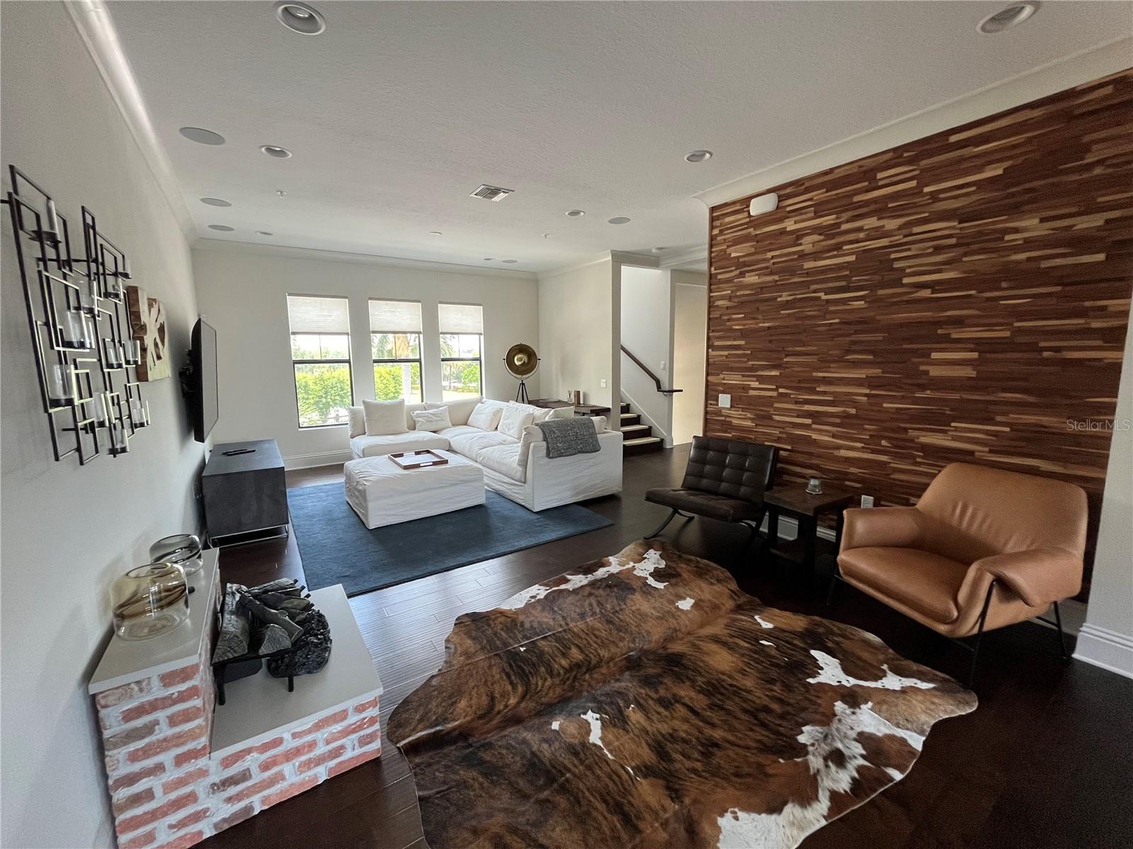 VALENCIA ROSEMARY PLACE TWNHMS - Residential Lease