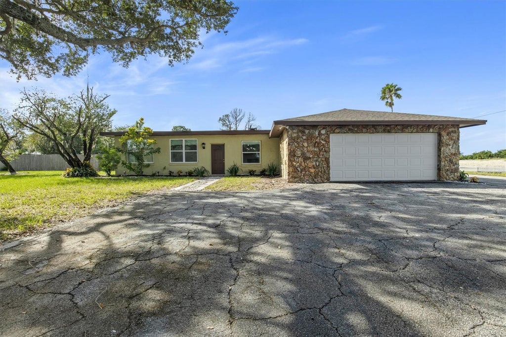 Photo of 8812 Oakwood Drive, Lake Wales, FL 33898 (MLS # S5158619)